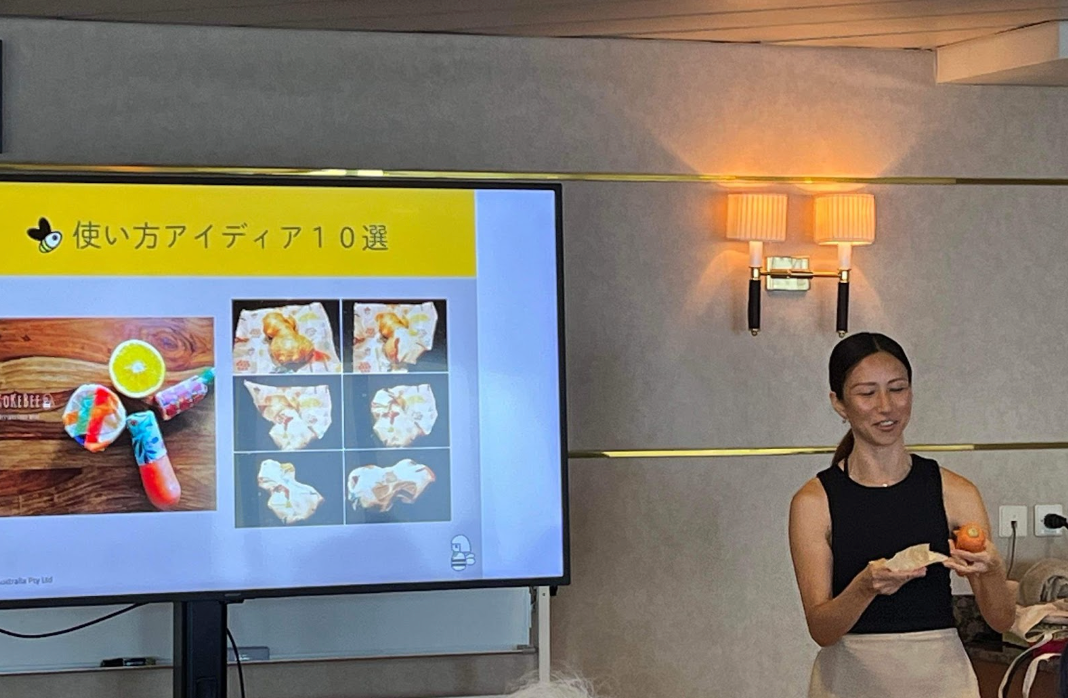 ワークショップで解説をしている姿
